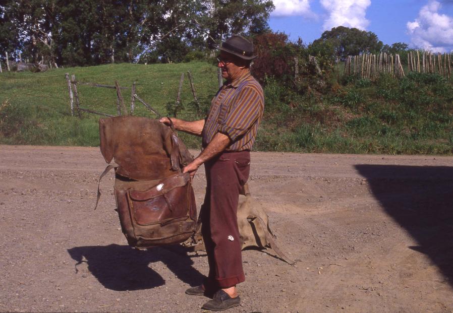 Rio Grande do Sul. Vecchia borsa di cuoio per il trasporto del latte